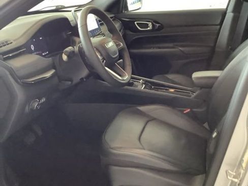 Used 2025 Jeep Compass Limited w/ High Altitude Package AWD/4WD image 14