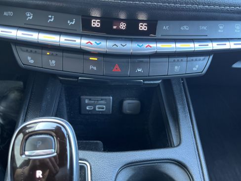 Used 2020 Cadillac XT4 Premium Luxury image 31