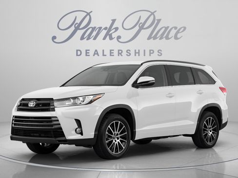 Used 2018 Toyota Highlander LE FWD image 1