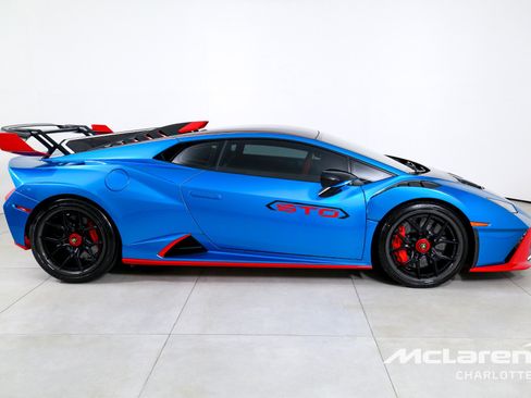 Used 2023 Lamborghini Huracan STO RWD image 9