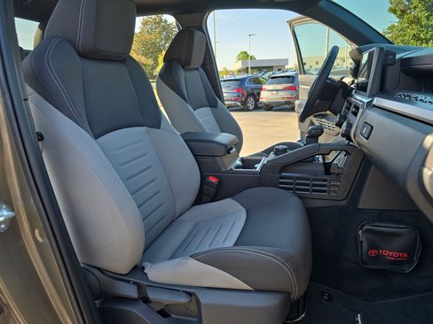 Used 2025 Toyota Tacoma TRD Off-Road AWD/4WD image 10