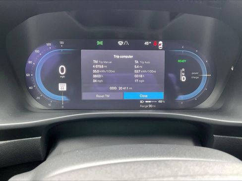 Used 2023 Volvo C40 P8 Recharge Ultimate image 23