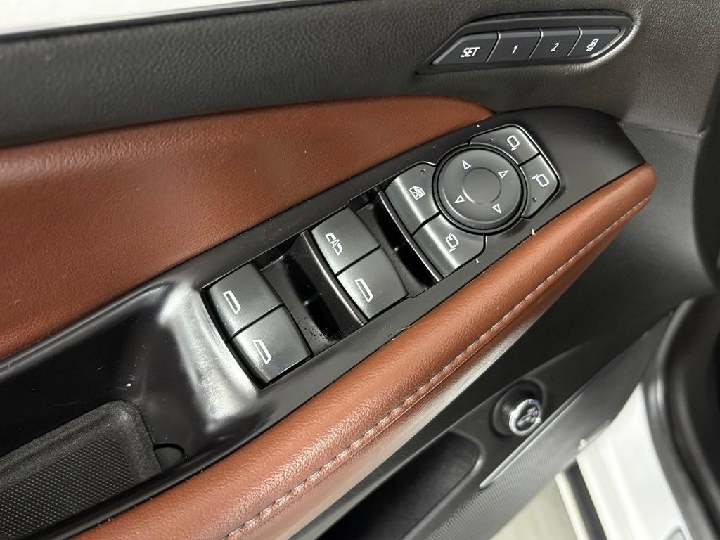 Used 2020 Buick Enclave Avenir w/ Avenir Technology Package AWD/4WD image 15