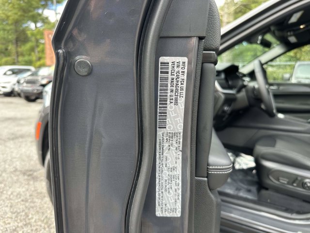 Certified 2025 Jeep Grand Cherokee Laredo X w/ Luxury Tech Group I AWD/4WD image 41