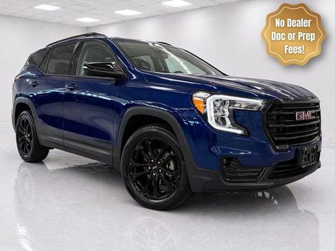 Used 2022 GMC Terrain SLT w/ Infotainment Package II AWD/4WD image 3
