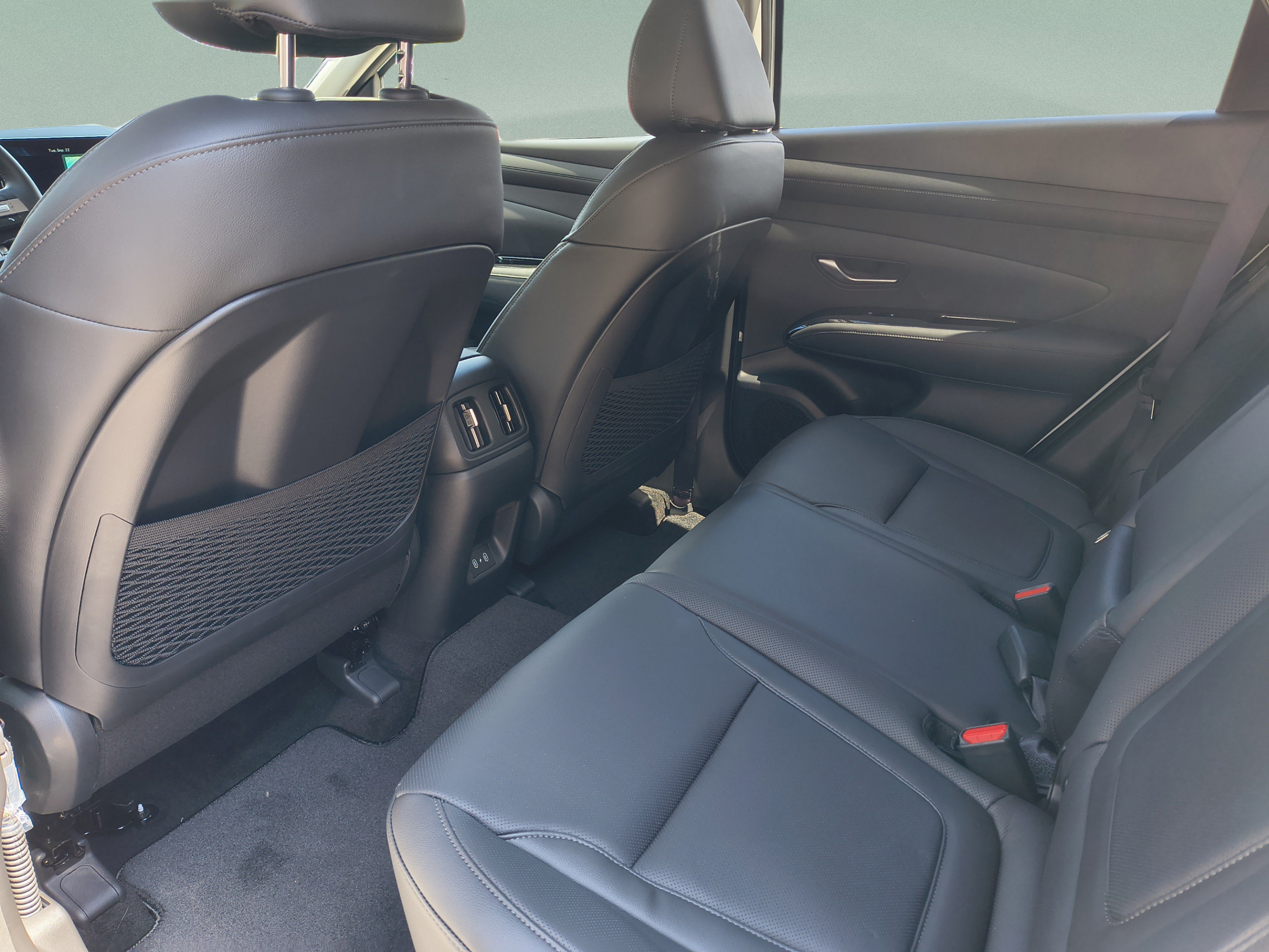 New 2026 Hyundai Tucson Limited w/ Tow & Go Package FWD image 16