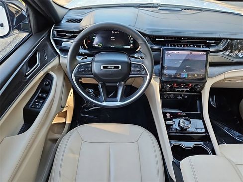 Used 2022 Jeep Grand Cherokee Limited 4xe image 12