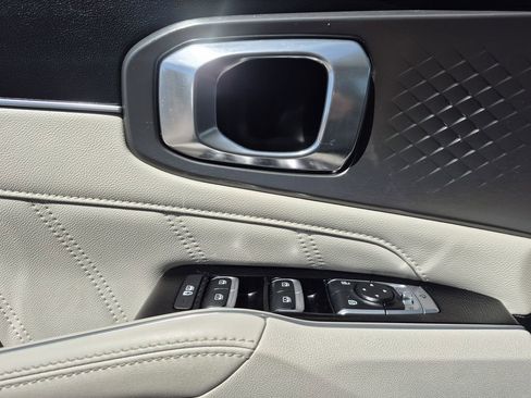 Certified 2023 Kia Sorento SX AWD/4WD image 9
