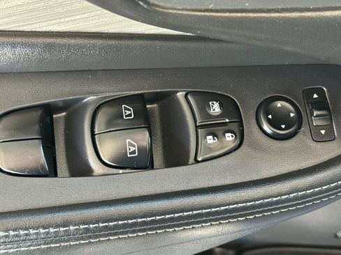 Used 2018 Nissan Murano SV image 13