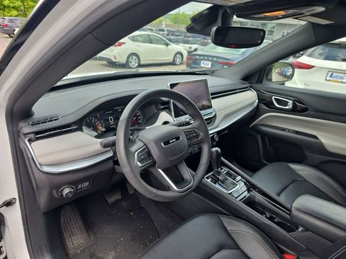 Used 2025 Jeep Compass Limited AWD/4WD image 14