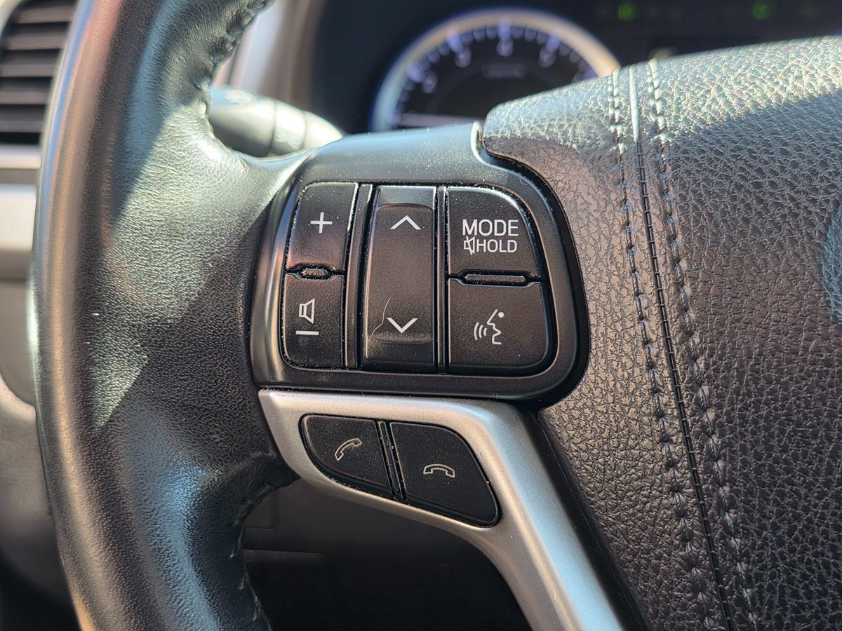 Used 2018 Toyota Highlander XLE FWD image 35
