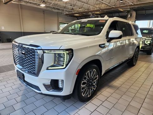 Used 2024 GMC Yukon XL Denali Ultimate AWD/4WD image 3