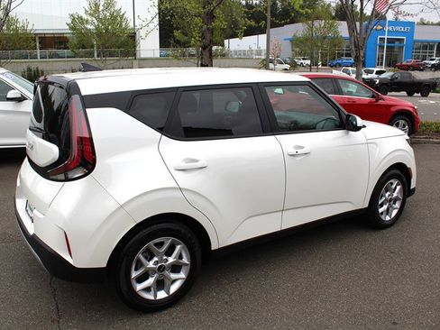 Used 2023 Kia Soul S FWD image 5