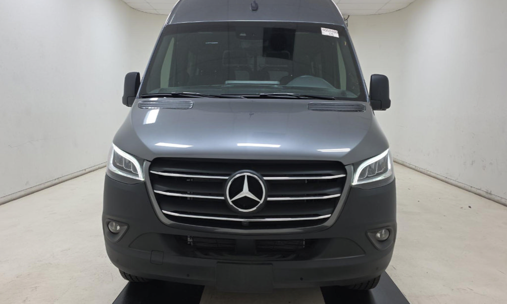 Used 2024 Mercedes-Benz Sprinter 2500 image 2