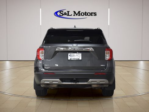 Used 2020 Ford Explorer XLT w/ Equipment Group 202A AWD/4WD image 7