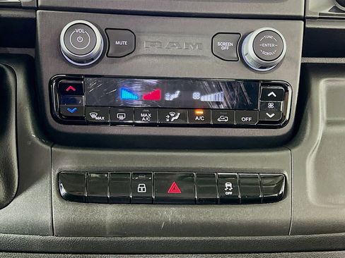 Used 2025 RAM ProMaster 2500 w/ Convenience Group FWD image 14