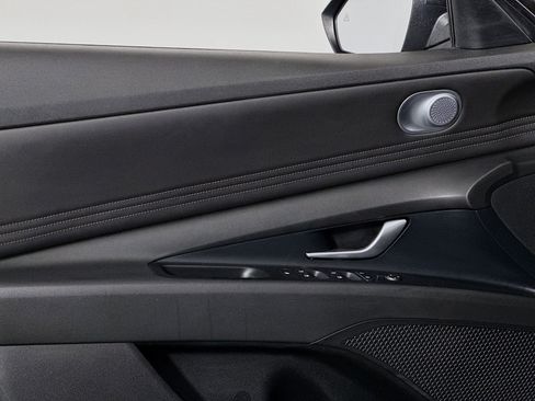 Used 2023 Hyundai Elantra Limited image 16