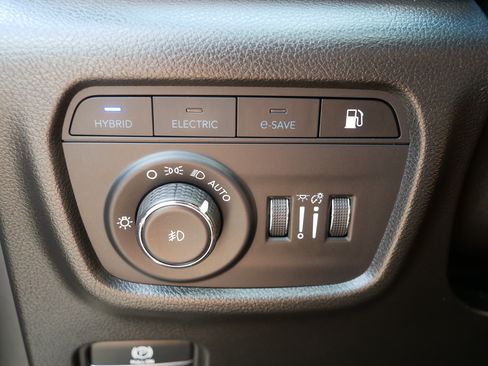 Used 2023 Jeep Grand Cherokee Trailhawk w/ Advanced Protech Group II AWD/4WD image 26