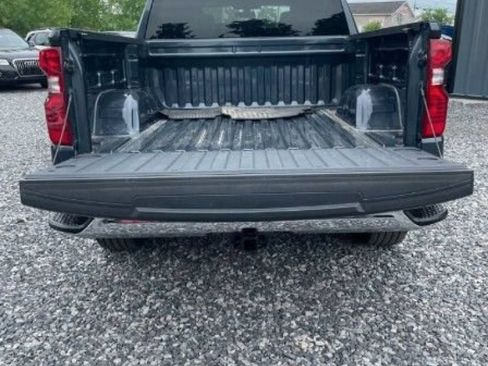 Used 2021 Chevrolet Silverado 1500 LT AWD/4WD image 2