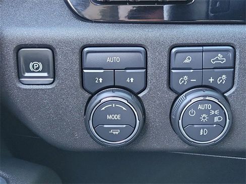 Used 2024 Chevrolet Silverado 1500 LTZ w/ LTZ Premium Package image 18