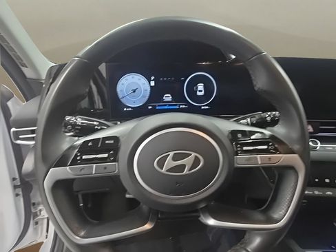 Used 2025 Hyundai Elantra SEL FWD image 23