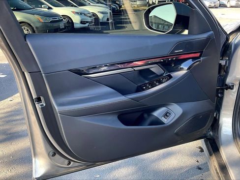 Used 2026 BMW i5 eDrive40 w/ Premium Package image 23