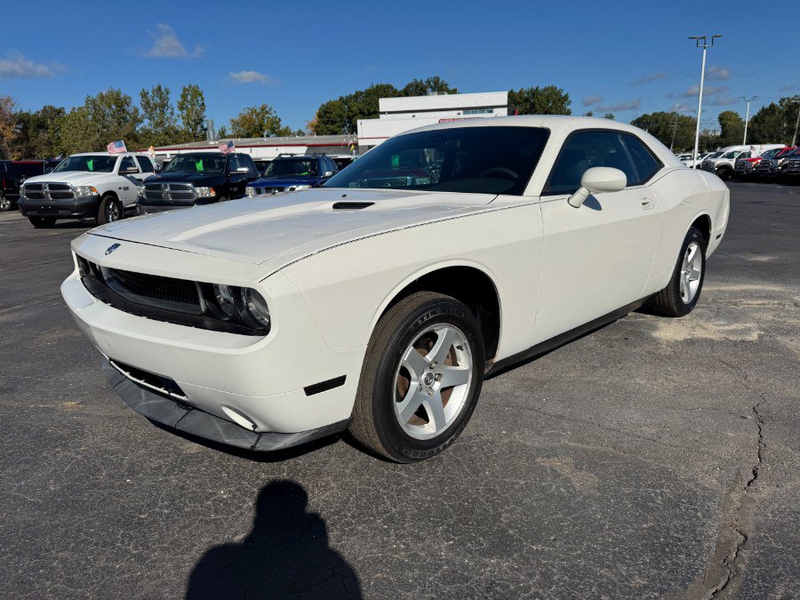Used 2010 Dodge Challenger SE RWD image 1