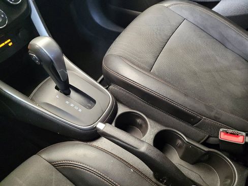 Used 2019 Chevrolet Trax LT w/ LT Convenience Package image 26