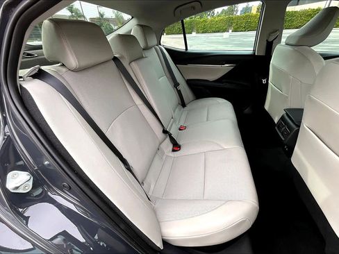 Used 2025 Toyota Camry XLE image 19