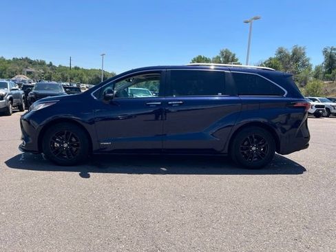 Used 2021 Toyota Sienna Limited AWD/4WD image 2