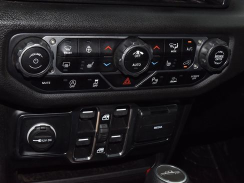 Used 2024 Jeep Gladiator Sport AWD/4WD image 30