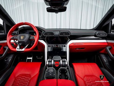 Used 2021 Lamborghini Urus AWD/4WD image 33