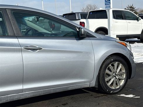 Used 2015 Hyundai Elantra SE w/ Option Group 02 image 10