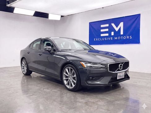 Used 2021 Volvo S60 T5 Momentum w/ Premium Package FWD image 1
