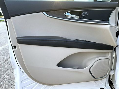Used 2017 Lincoln MKX Reserve AWD/4WD image 10