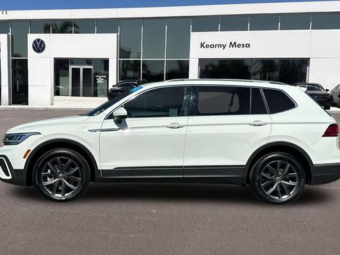 Used 2022 Volkswagen Tiguan SE w/ Panoramic Sunroof Package FWD image 7