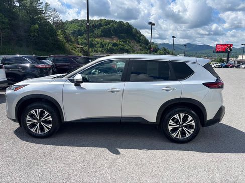 Used 2023 Nissan Rogue SV AWD/4WD image 2