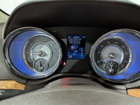 Used 2013 Chrysler 300 C w/ Light Group image 15