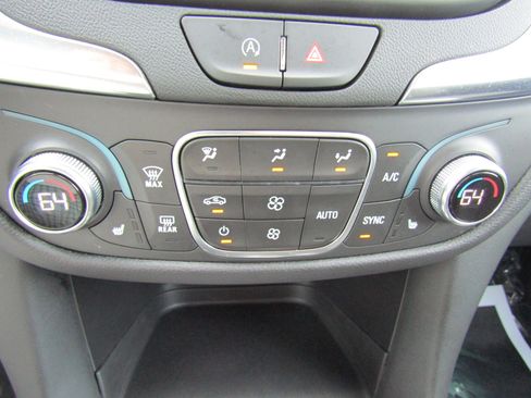 Used 2024 Chevrolet Equinox LT image 27