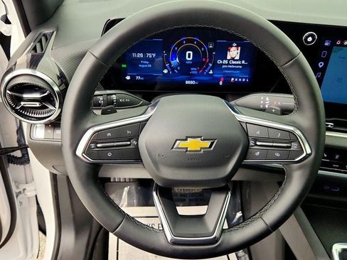 Used 2026 Chevrolet Equinox LT w/ Safety and Technology Package FWD image 13