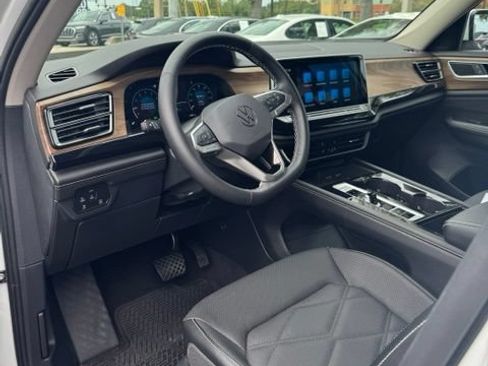 Used 2024 Volkswagen Atlas SE FWD image 14