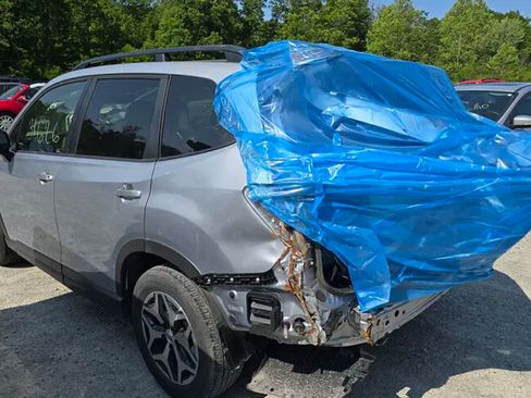 Used 2020 Subaru Forester Premium AWD/4WD image 1