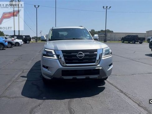 Used 2021 Nissan Armada SL w/ Captain's Chairs Package image 3
