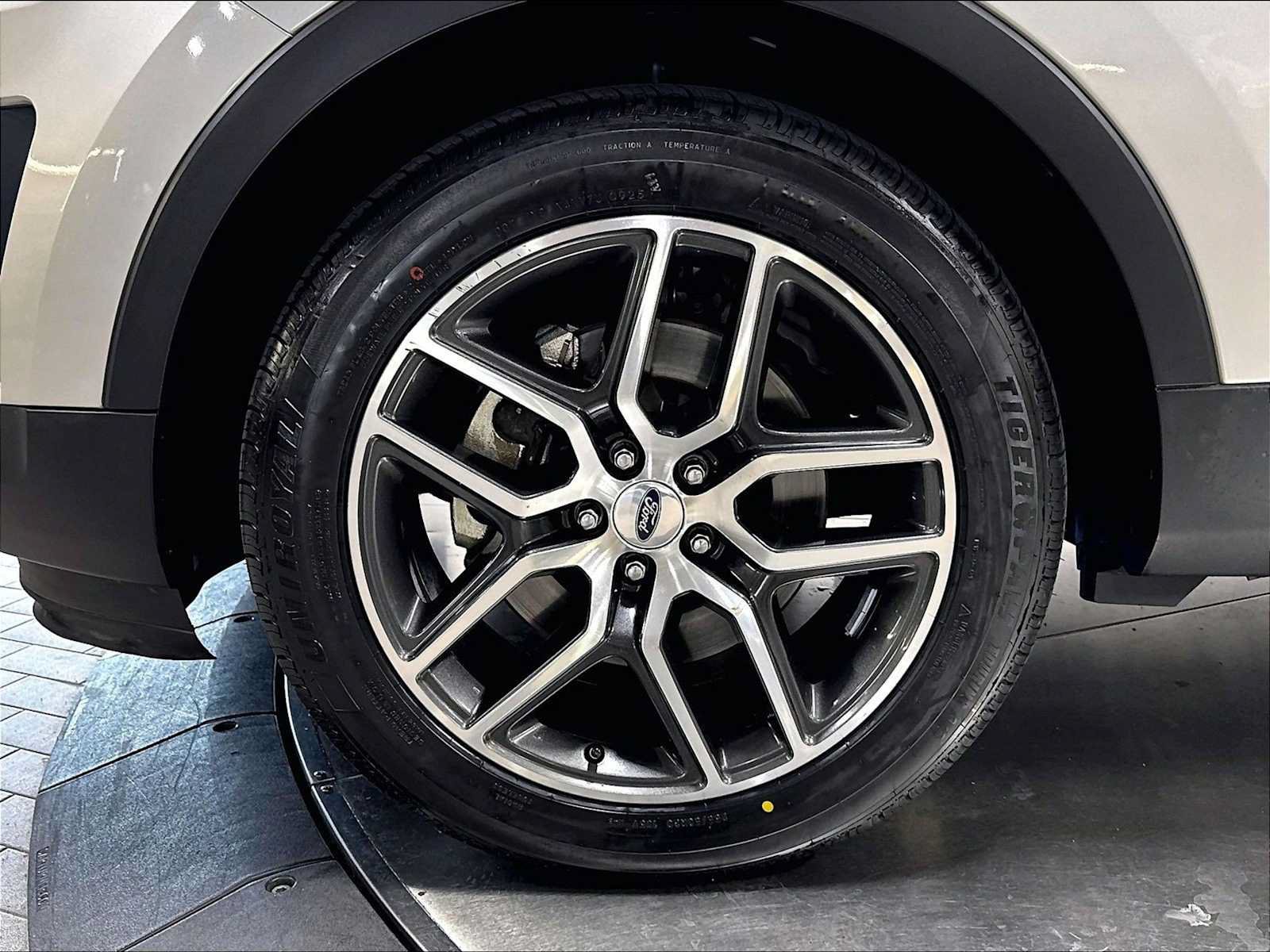 Used 2016 Ford Explorer Sport w/ Equipment Group 401A AWD/4WD image 13