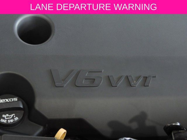 Used 2021 Chevrolet Traverse LT FWD image 15