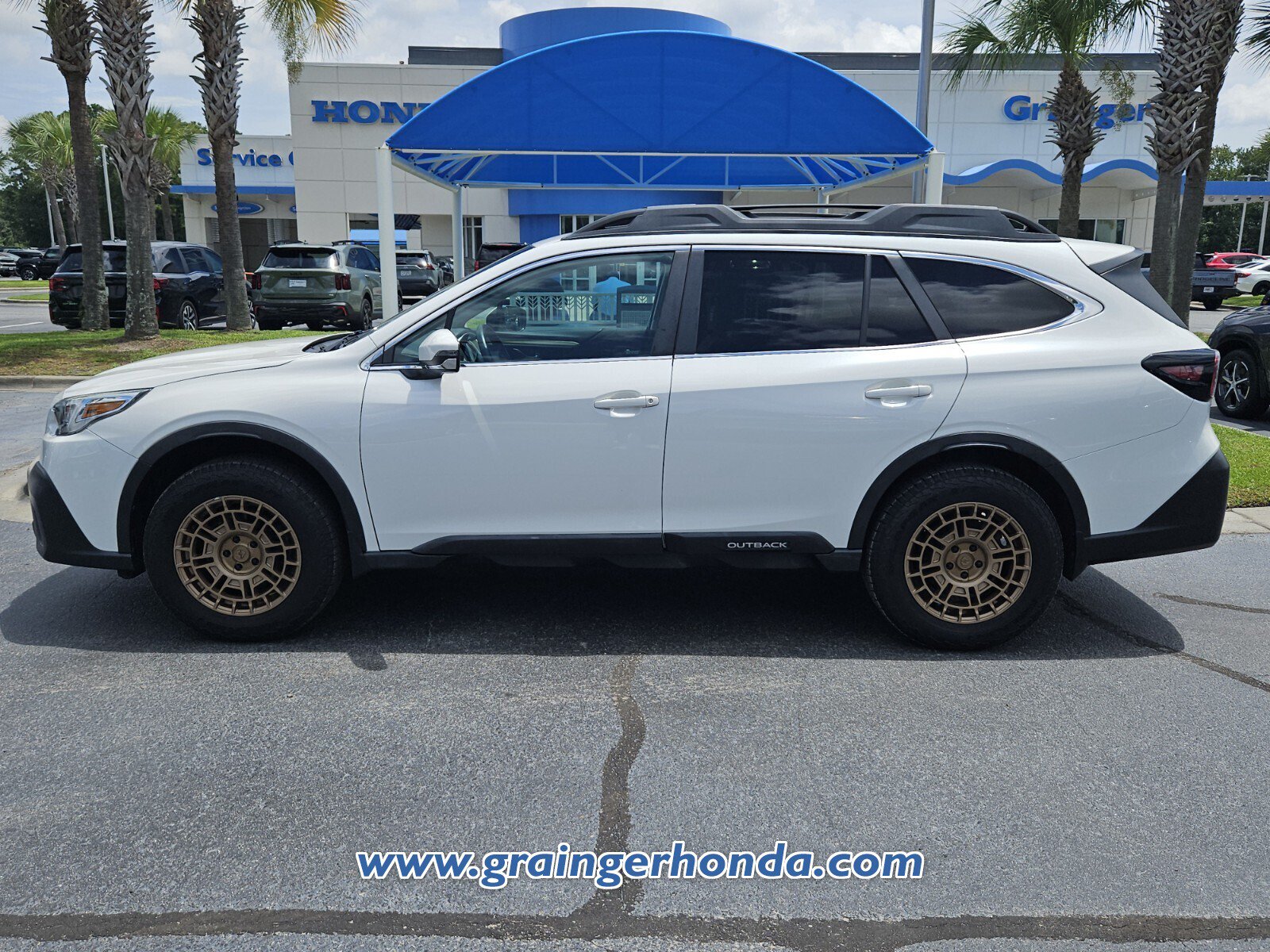 Used 2020 Subaru Outback Limited w/ Popular Package #2 AWD/4WD image 2