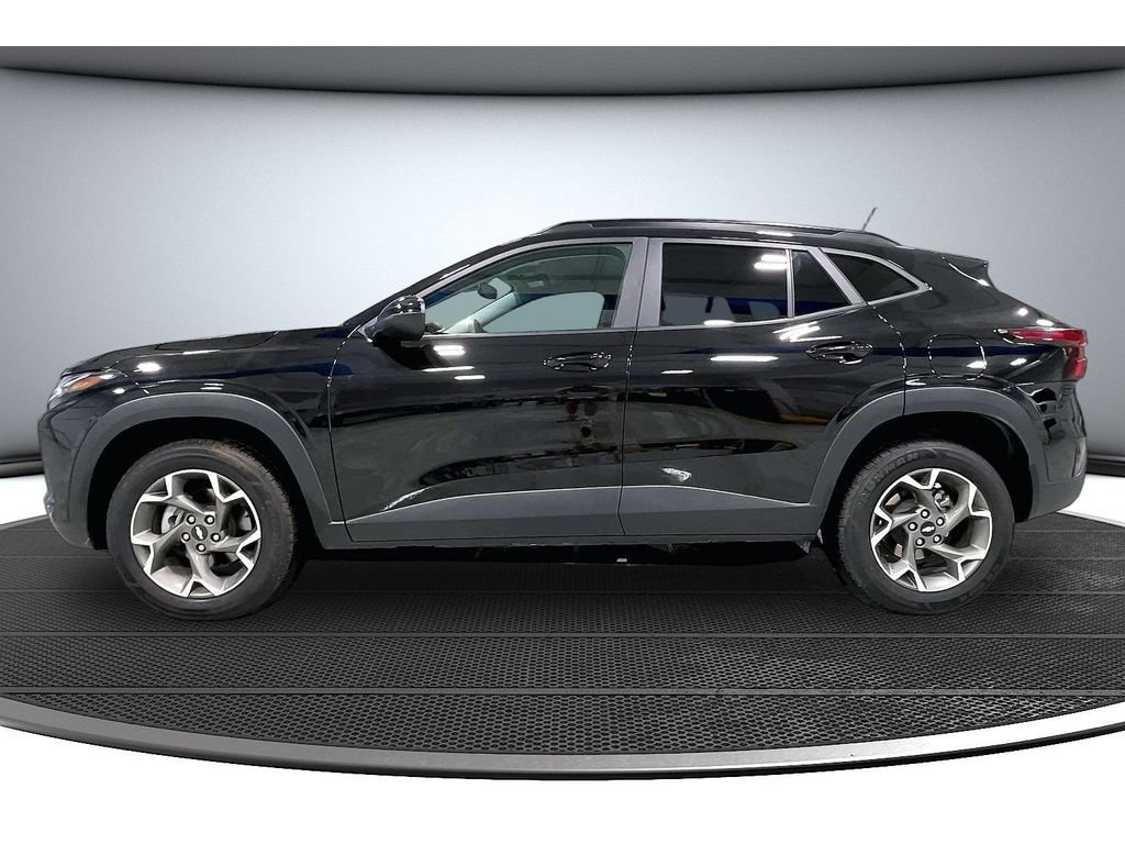 Used 2025 Chevrolet Trax LT FWD image 16