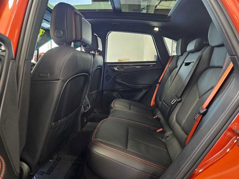 Used 2023 Porsche Macan AWD/4WD image 17