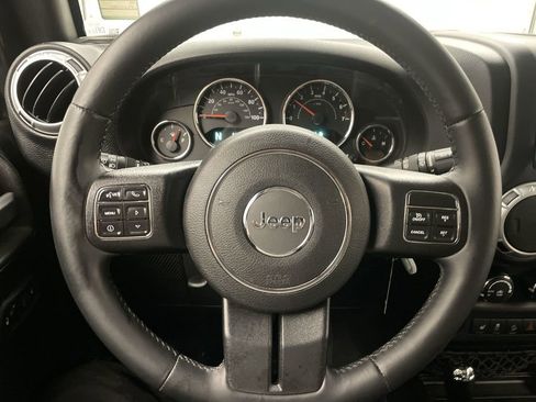 Used 2015 Jeep Wrangler Sahara w/ Connectivity Group AWD/4WD image 5