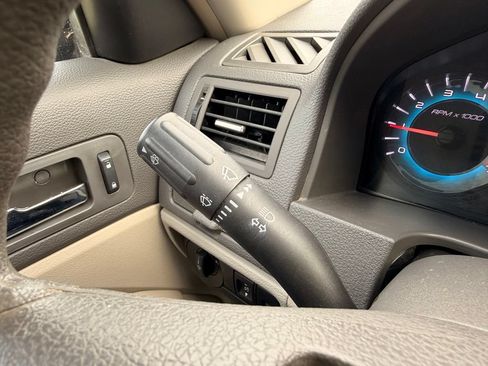 Used 2012 Ford Fusion S FWD image 17